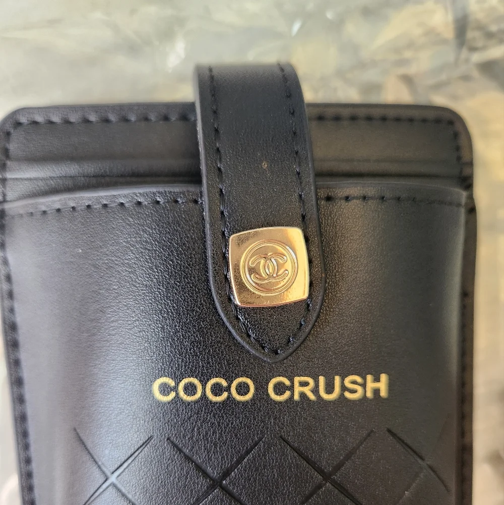 New Black Coco Crush Phone & Card Case with Gold Chain (GWP) Chanel - Picture 3 of 4